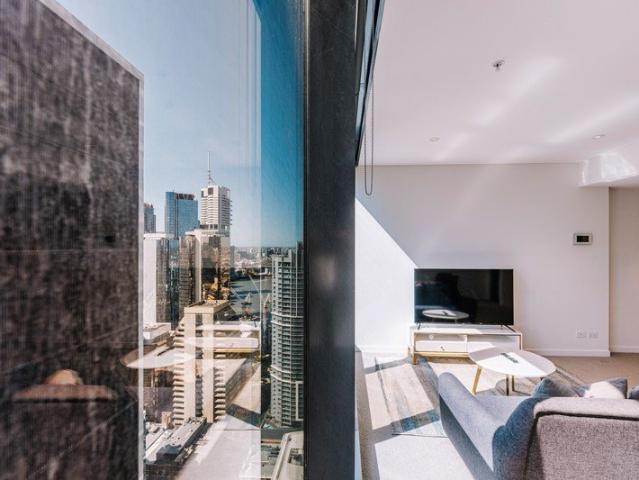 Spectacular two bedroom one bath apartment in Brisbane City. Facing southwest to breathtaking horizon and City View