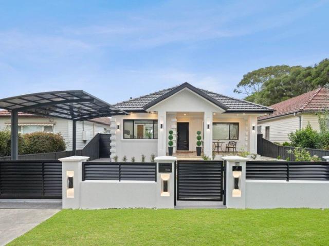 Spectacular Ultra Modern Home in Prime Location