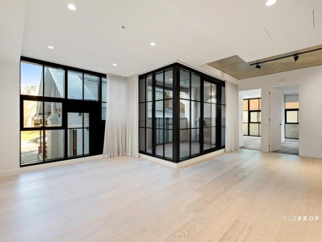 Spectacular Victoria & Vine Family Retreat with Smith Street Convenience