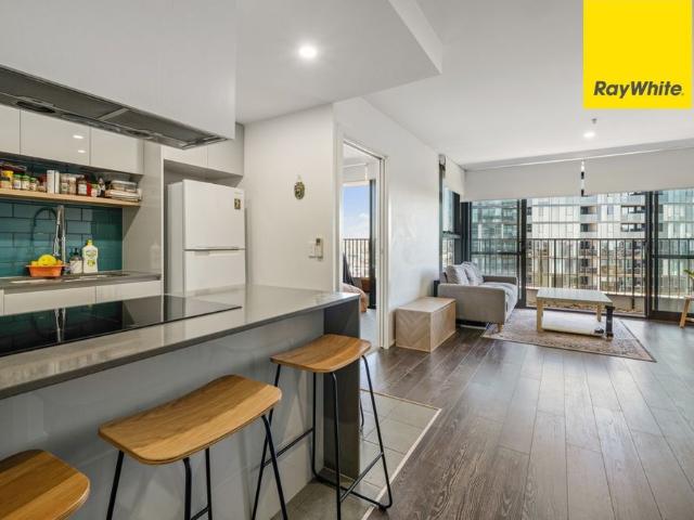Spectacular Views to Lake Ginninderra! Fabulous & Furnished 2 bedroom apartment