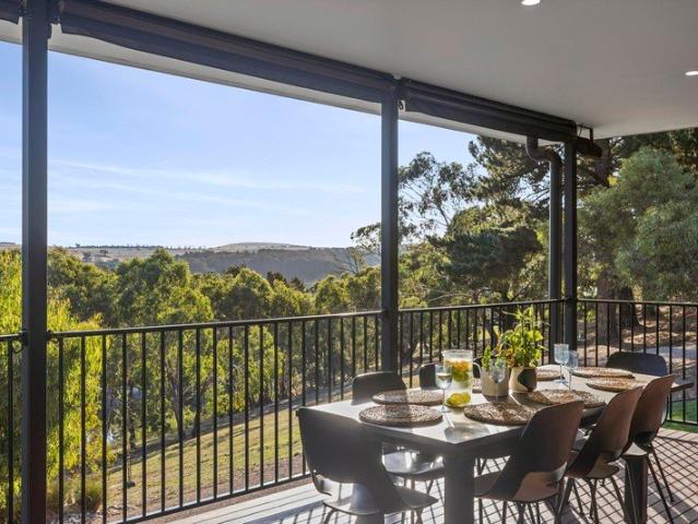 SPECTACULAR VIEWS & CONTEMPORARY LIVING AWAIT