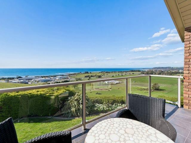 Spectacular Water Views and Lifestyle Living