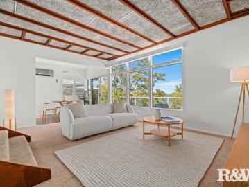Spectacular Water Views, Space & Convenience in a Premium Point Clare Location