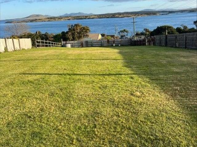 Spectacular Adelaide Bay Position