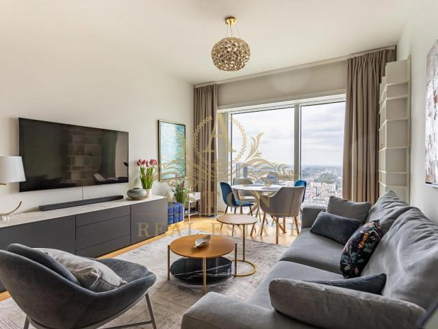 Spectacular apartment on 32nd floor on Złota 44