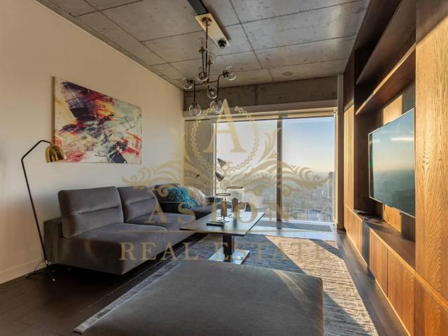 Spectacular apartment on 42nd floor on Złota 44