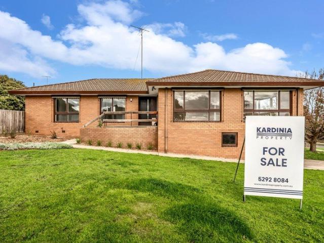 Spectacular Bay and You Yangs Views, Freshly Updated & Ready to Enjoy