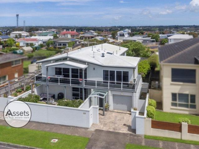 Spectacular Bay Views & Dual Living Luxury in the Heart of Portland
