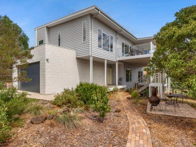 Spectacular Bay Views & Sophisticated Coastal Living
