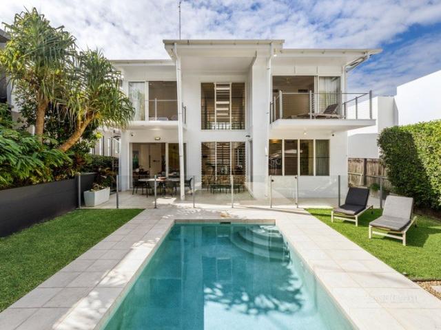Spectacular Beachside Escape: Triumph of Modernist Style & Pedigree
