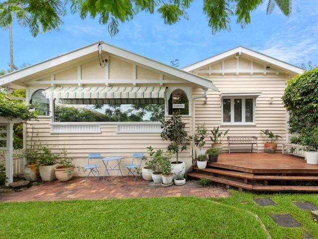 Spectacular character cottage with pool