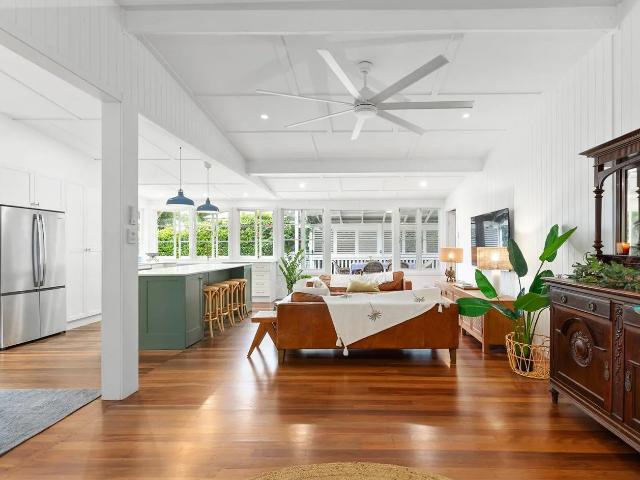 Spectacular character cottage with pool