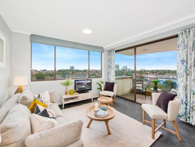 Spectacular City Skyline & District Views from the 10th Floor