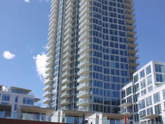 Spectacular Condo Evolution Pulse 18th Floor | 2 Bed, 2 Bath + Den + Upgrade — 2 Bedrooms+ Den Condo Unit