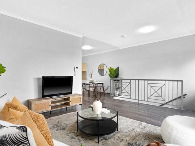 Spectacular Double Storey Apartment in the Heart of Liverpool CBD 128sqm of Space, Comfort & Views