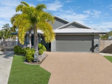Spectacular Entertainer with a Second Driveway