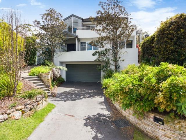 Spectacular family home in tightlyheld Castlecrag street