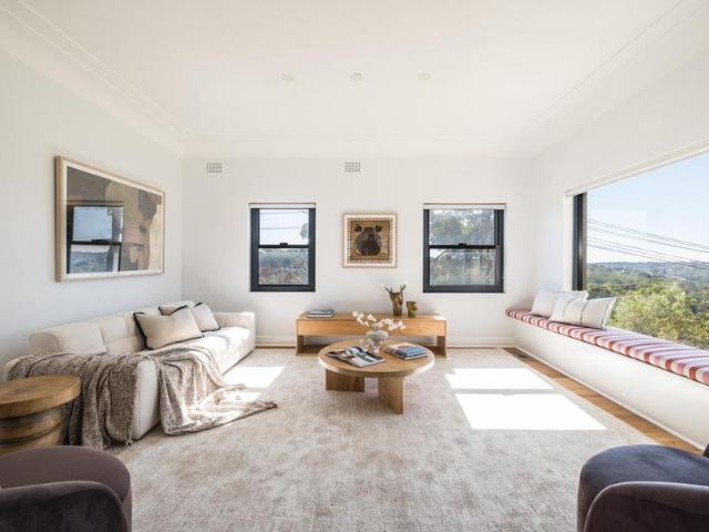 Spectacular Family Living with Harbour Views, Pool & Private Guest Retreat