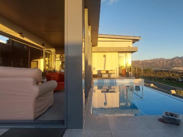 Spectacular Fairhaven Retreat, 2 Bedrooms
