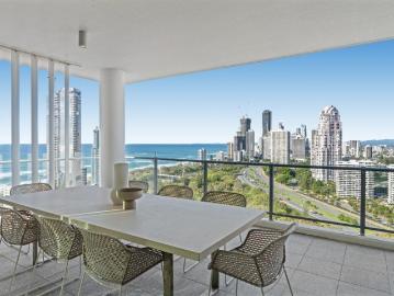 Spectacular Full Floor Living With Unrivalled Outlook!