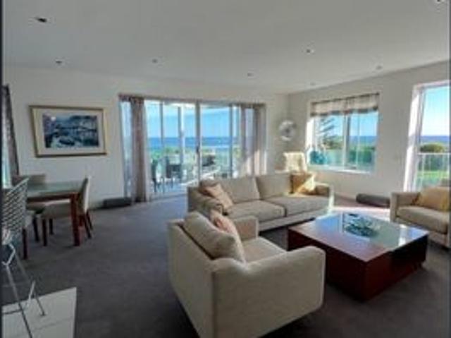 Spectacular fully furnished apartment, offering 180 degree uninterrupted views of Port Phillip Bay