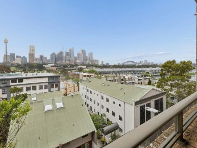 SPECTACULAR HARBOUR BRIDGE AND SYDNEY CITY SKYLINE VIEWS FROM LARGE ENTERTAINING BALCONY, LIVING ROOM & BEDROOMS RENOVATION POTENTIAL!