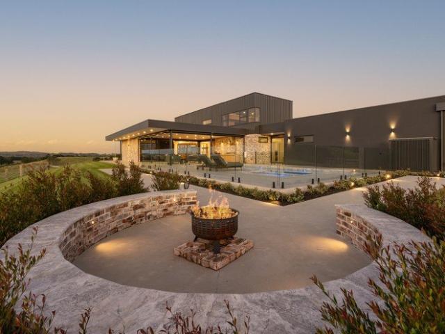 Spectacular hinterland sanctuary with unparalleled coastal views
