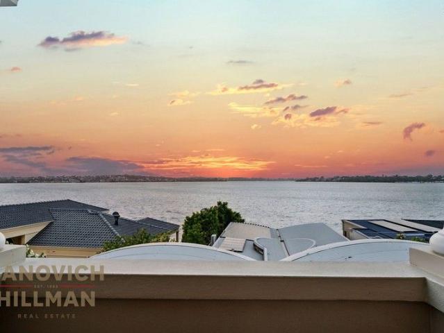 SPECTACULAR HOME WITH PANORAMIC RIVER VIEWS