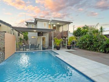 SPECTACULAR INNER CITY LIFESTYLE WITH RESORT STYLE APPEAL