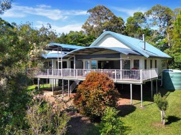 Spectacular Lake Tinaroo Retreat on 19.8 Acres with Future Potential