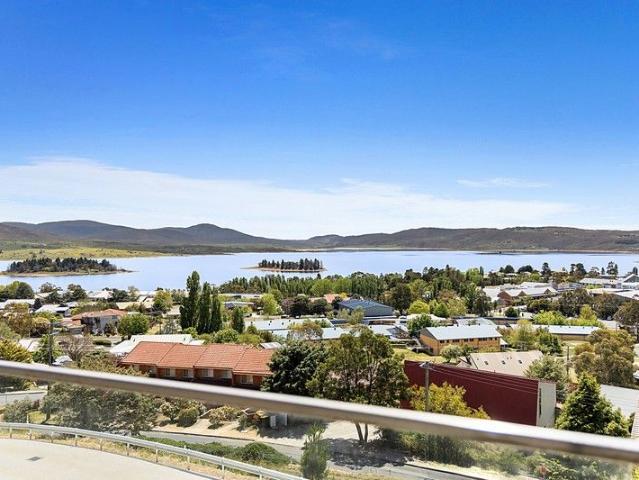Spectacular Lake Views