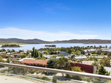 Spectacular Lake Views