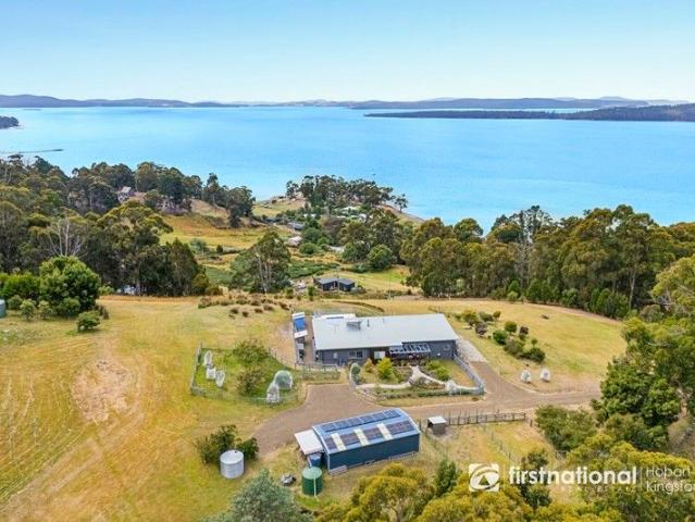 Spectacular Lifestyle Property Pool, Views and Exceptional Sustainability