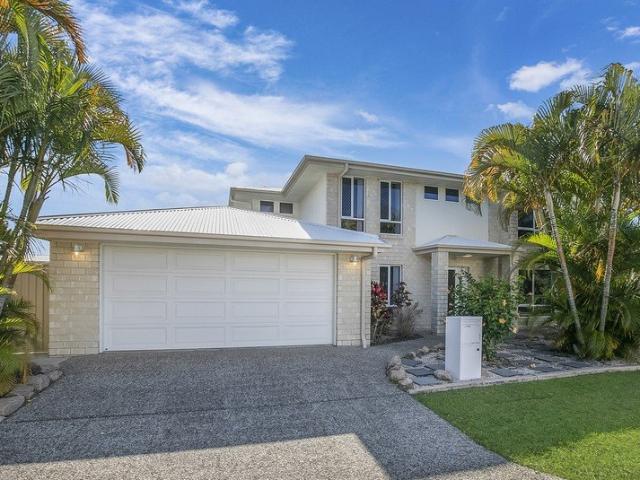 Spectacular & massive home with many living areas & ducted AC