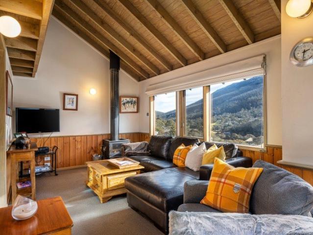 Spectacular Mountain Outlooks Paired with Doorstep Parking