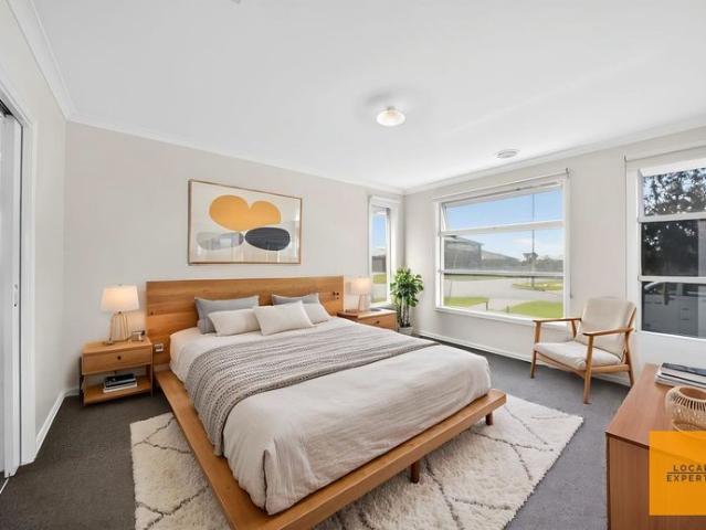 SPECTACULAR NEAR NEW FAMILY HOME!