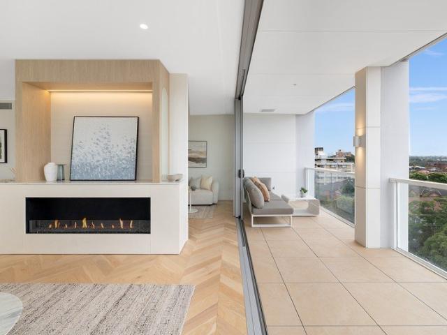 Spectacular North facing, Sub Penthouse