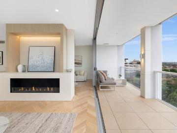 Spectacular North facing, Sub Penthouse