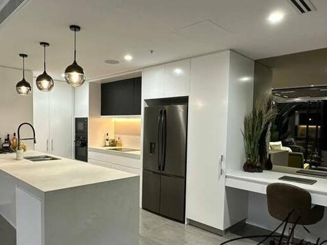 Spectacular Penthouse Apartment in Vantage Dawn