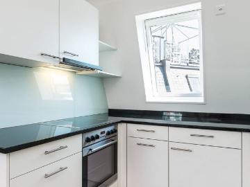 Spectacular penthouse apartment with OWN roof terrace for rent