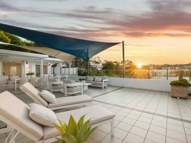 Spectacular penthouse entertainer