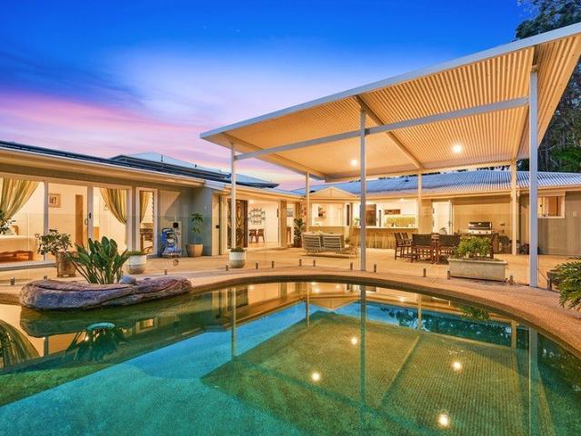 Spectacular Quality, Space & Lifestyle At Nobbys Beach