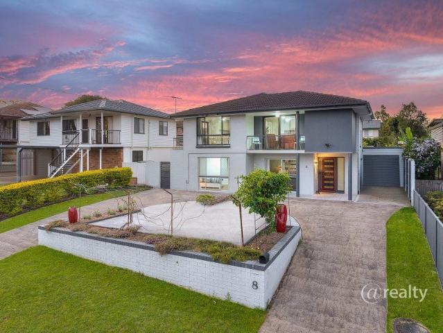 SPECTACULAR & RENOVATED 291m2 ENTERTAINER'S OASIS WITH AMAZING DUAL LIVING POTENTIAL!