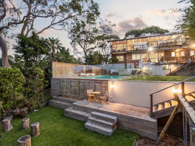 Spectacular resort like entertainer with panoramic ocean and district views in a sublime child friendly treetop setting