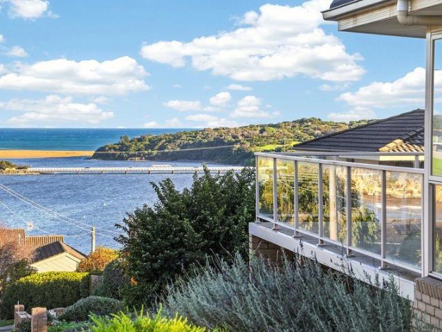 SPECTACULAR RIVER & OCEAN VIEWS IN A PRIZED RESIDENTIAL LOCATION