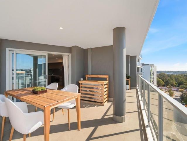 Spectacular Riverside Living