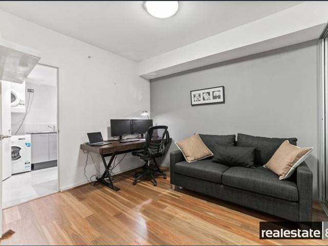 SPECTACULAR SWAN RIVER VIEWS!