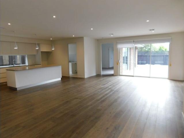 Spectacular State of the Art home 4 BEDROOM PLUS HOME OFFICE/STUDY & 3 BATHROOMS