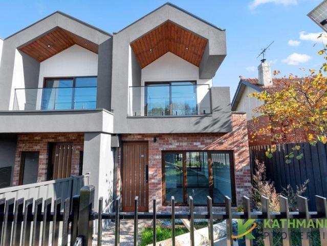 Spectacular Street Frontage Luxury: Near New 4 Bed, 4 Bathroom Architectural Masterpiece