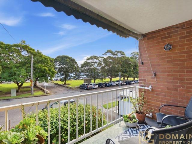 Spectacular Sunsets & Coastal Style Opposite Waterfront